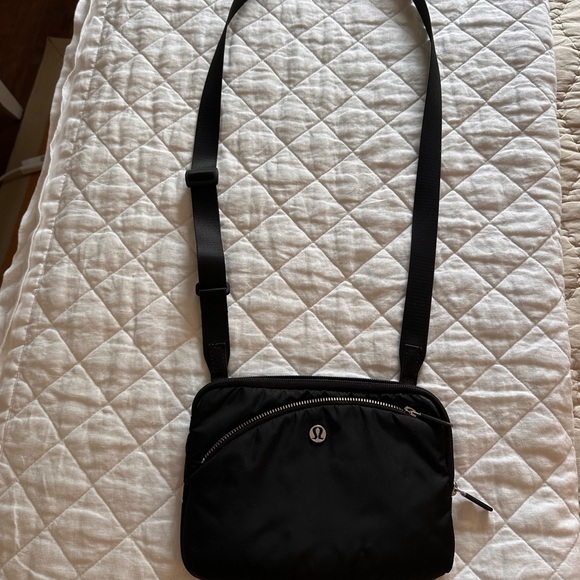 lululemon athletica Black Crossbody Bag - Picture 1 of 5
